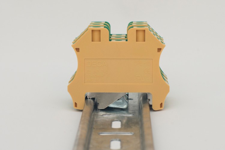 Bornes de conexión a tierra con pie metálico y contactos a tornillos Modelo CPE 10 (Imagen 3)