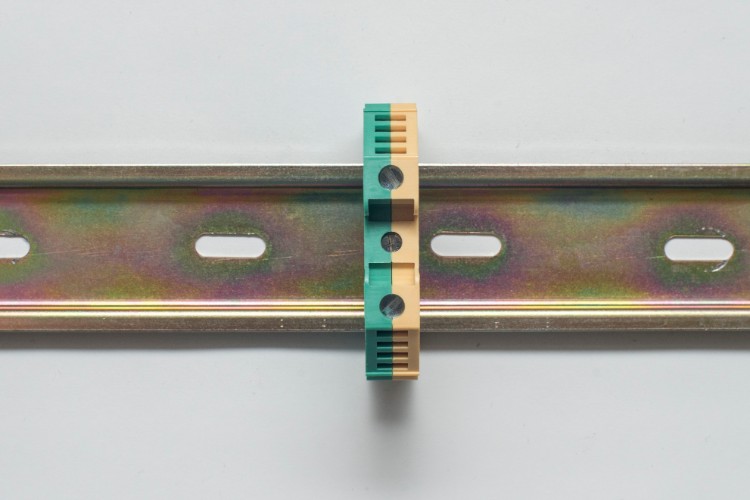 Bornes de conexión a tierra con pie metálico y contactos a tornillos Modelo CPE 10 (Imagen 8)