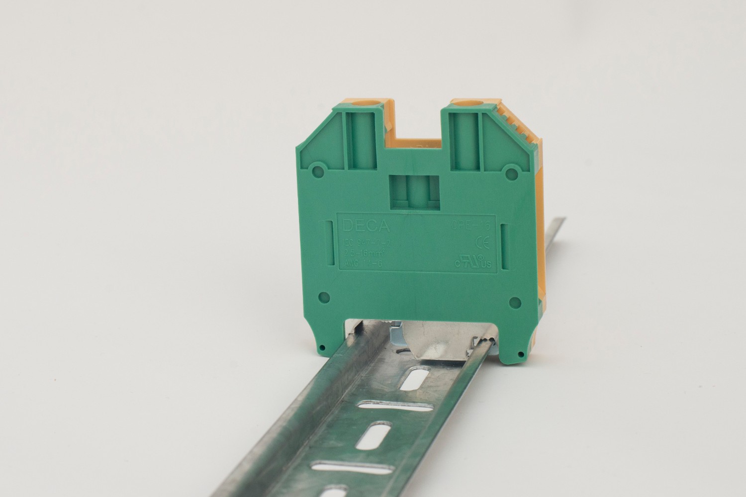 Bornes de conexión a tierra con pie metálico y contactos a tornillos Modelo CPE 16 (Imagen 3)