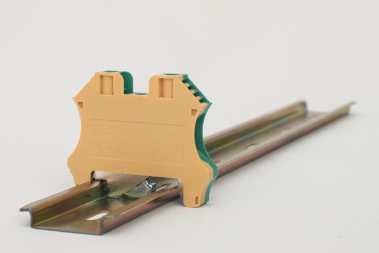 Bornes de conexión a tierra con pie metálico y contactos a tornillos Modelo CPE 6 (Imagen 5)